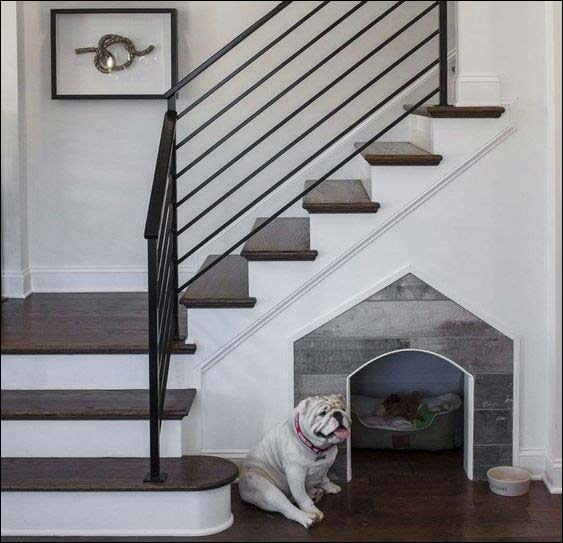 amnager une niche pour chien sous l'escalier