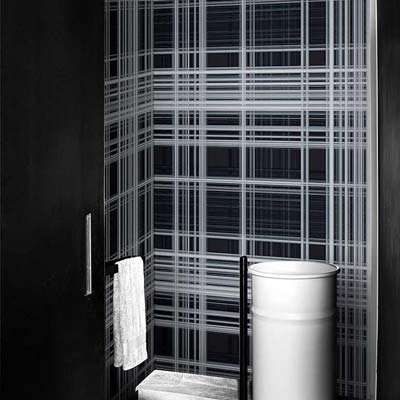 Salle de bain de style industriel noir et blanc
